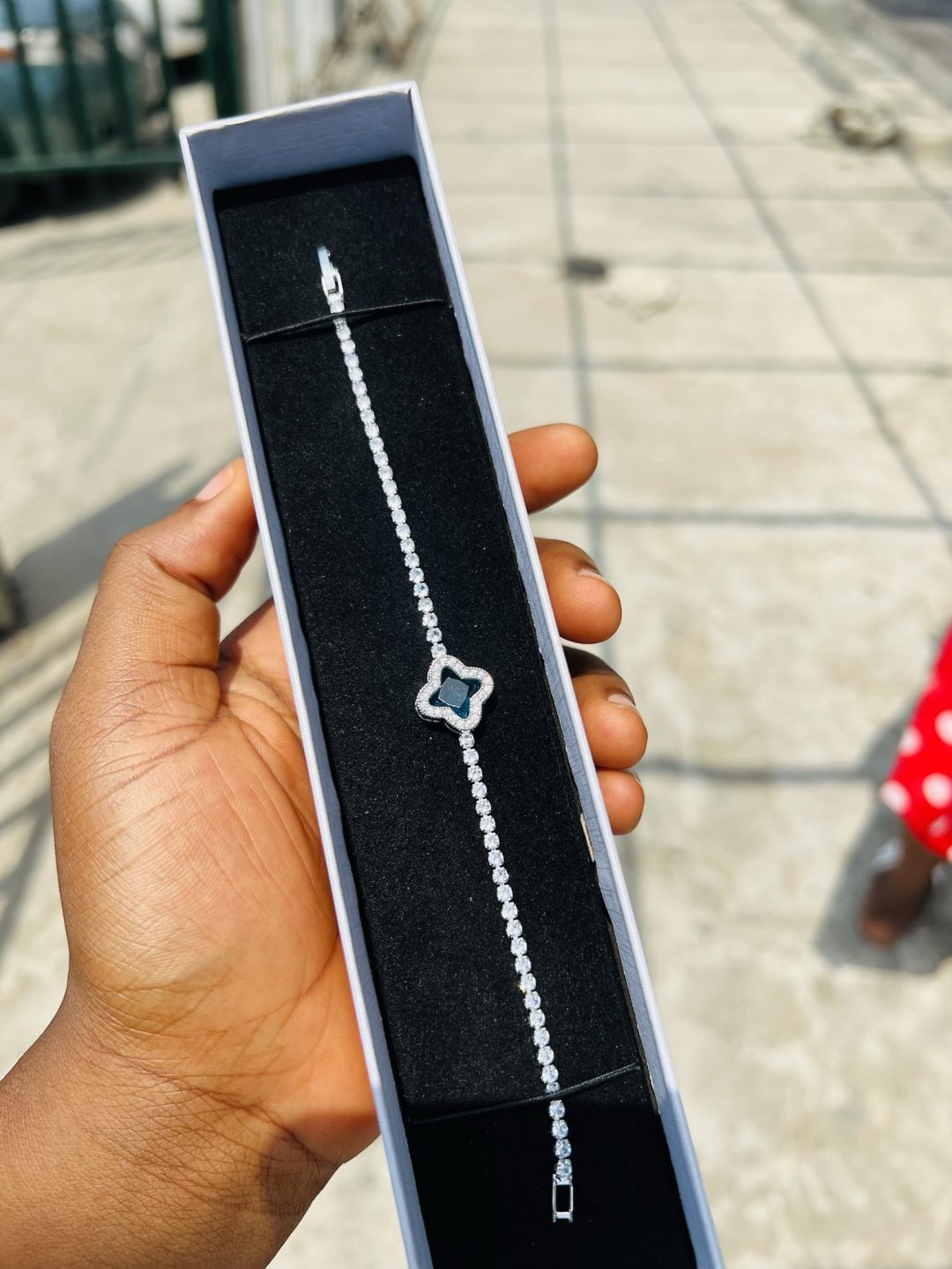 Vca light blue stone Cz bracelet (silver) - Image 3