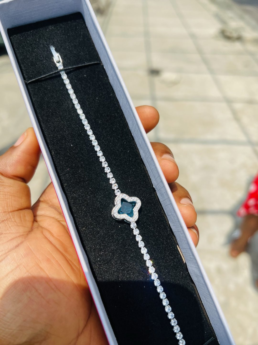 Vca light blue stone Cz bracelet (silver) - Image 2