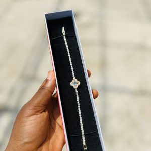 White Vca Cz bracelet (gold)