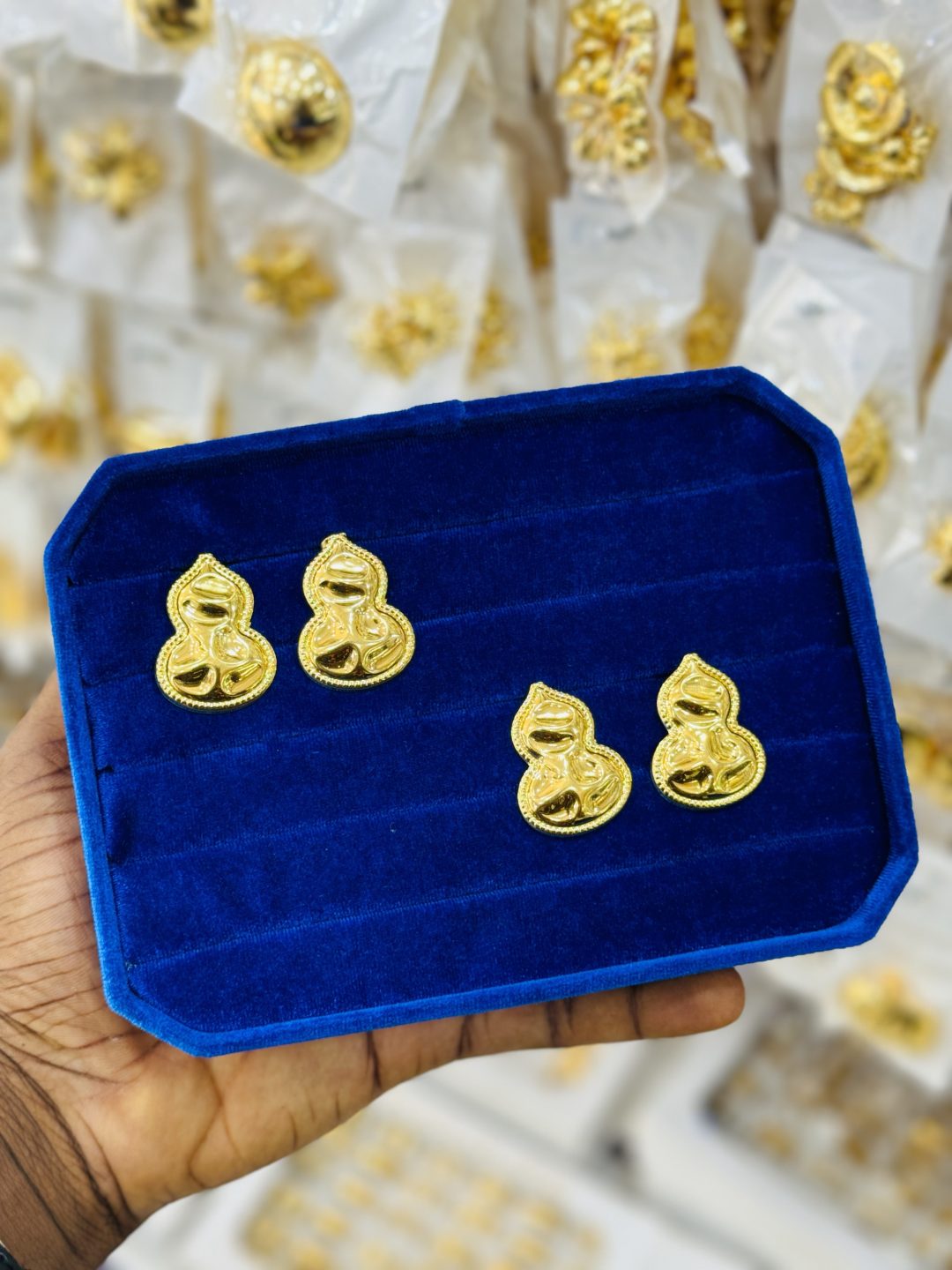 Bottle gold replica earrings - Image 2