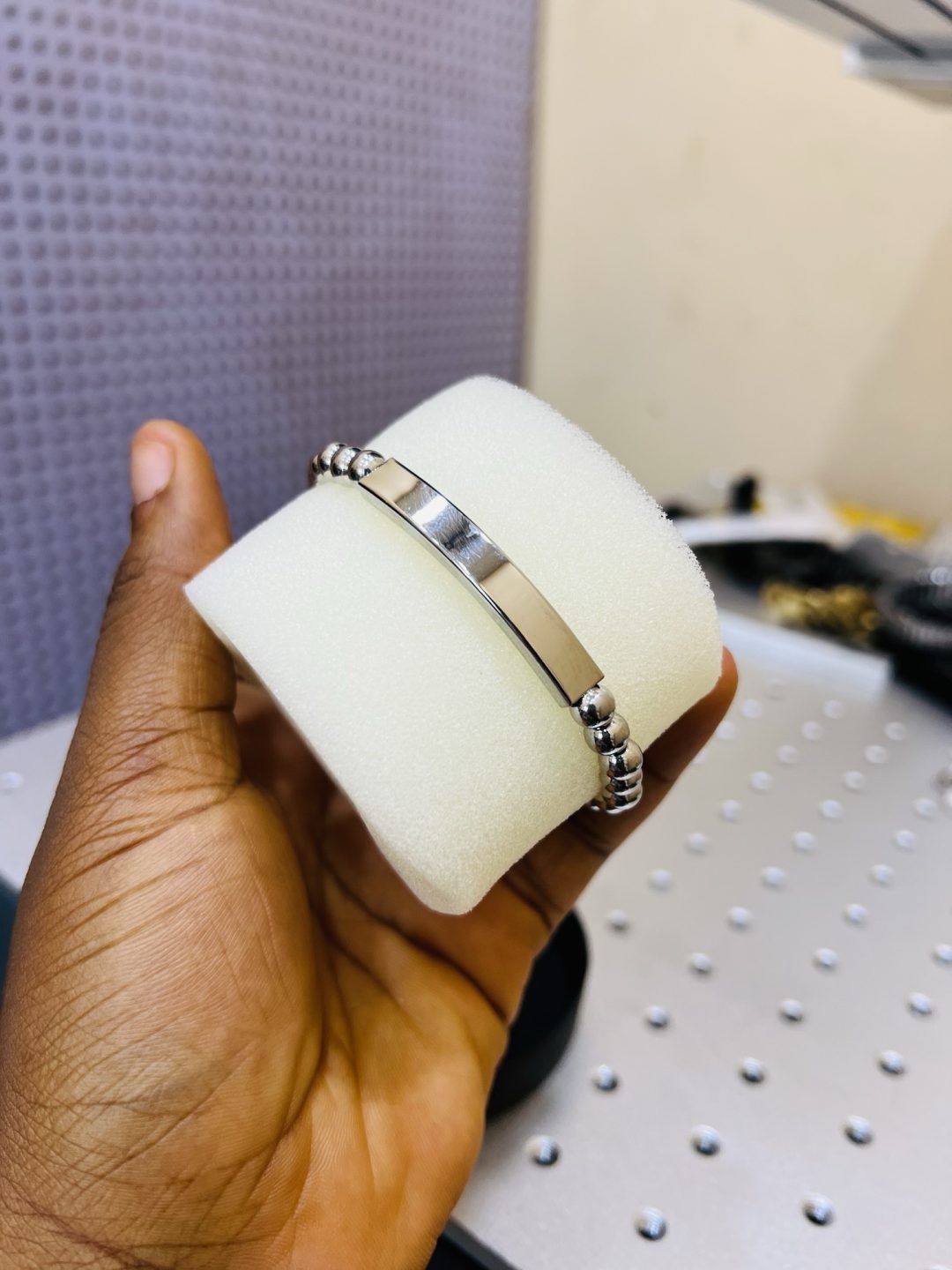 Silver beaded engraved bracelet - Image 6