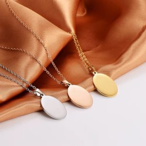Silver Oval Engraved necklace