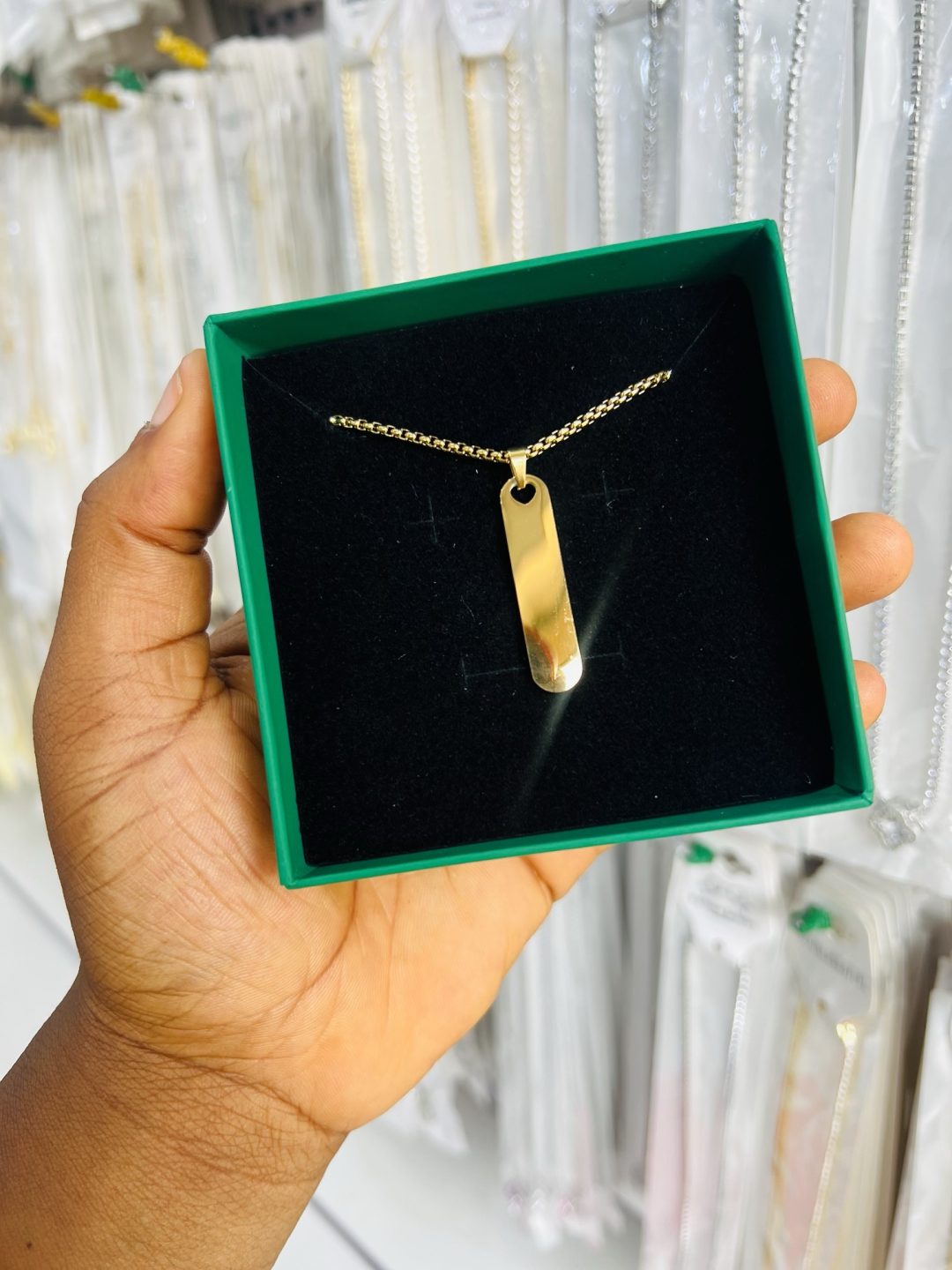 Gold Love flat necklace - Image 3