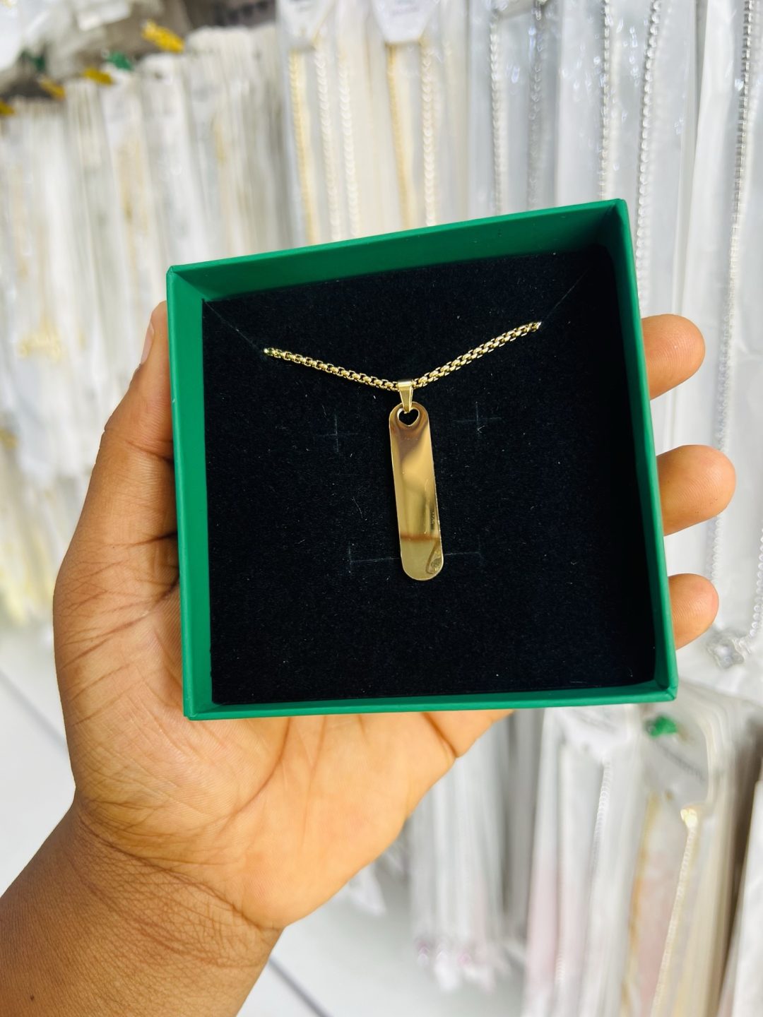 Gold Love flat necklace - Image 4