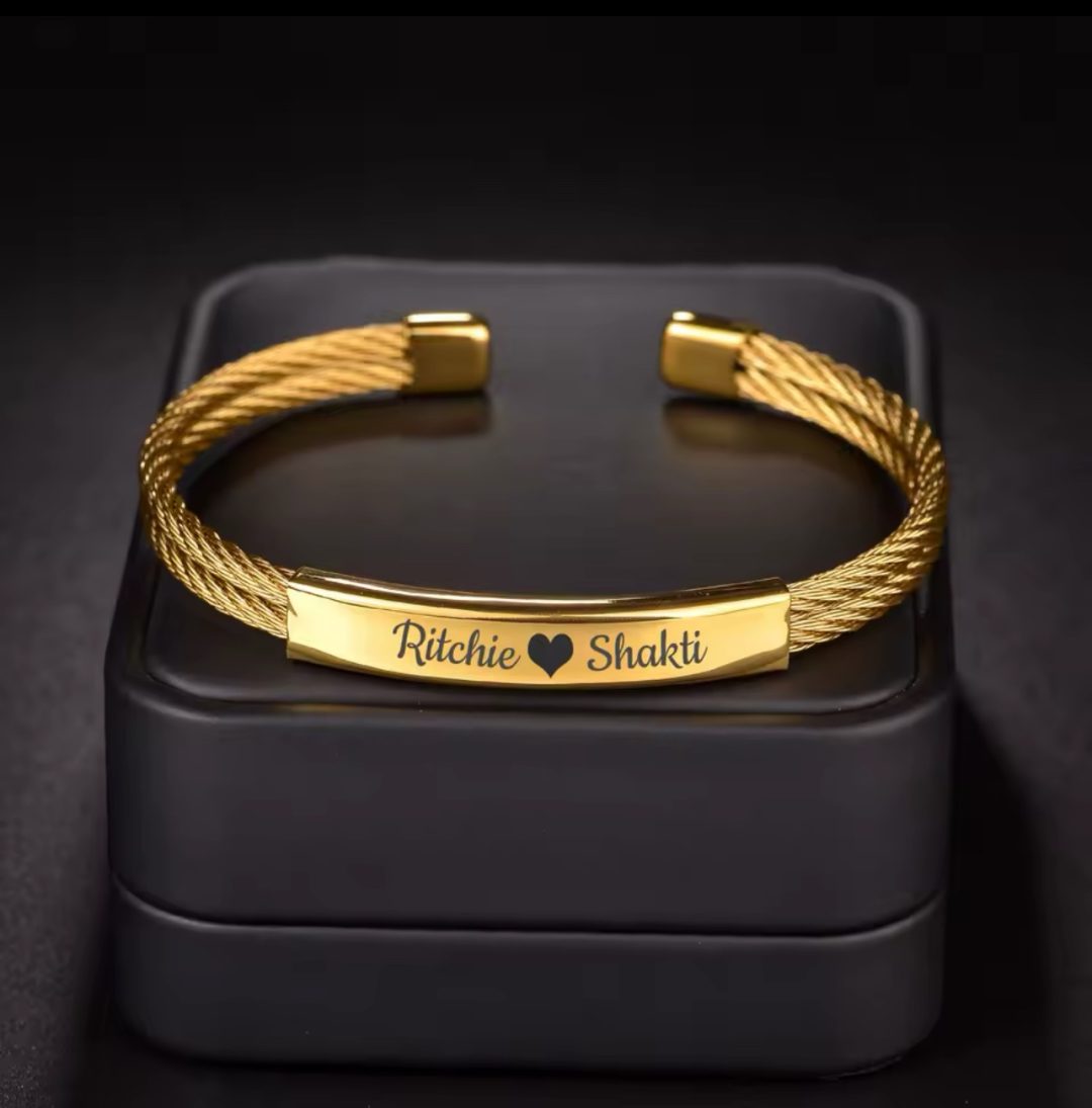 Curve engraved bracelet