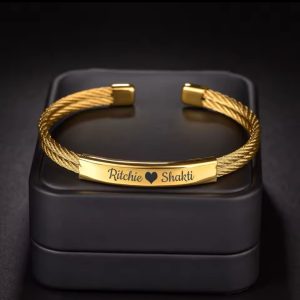 Curve engraved bracelet