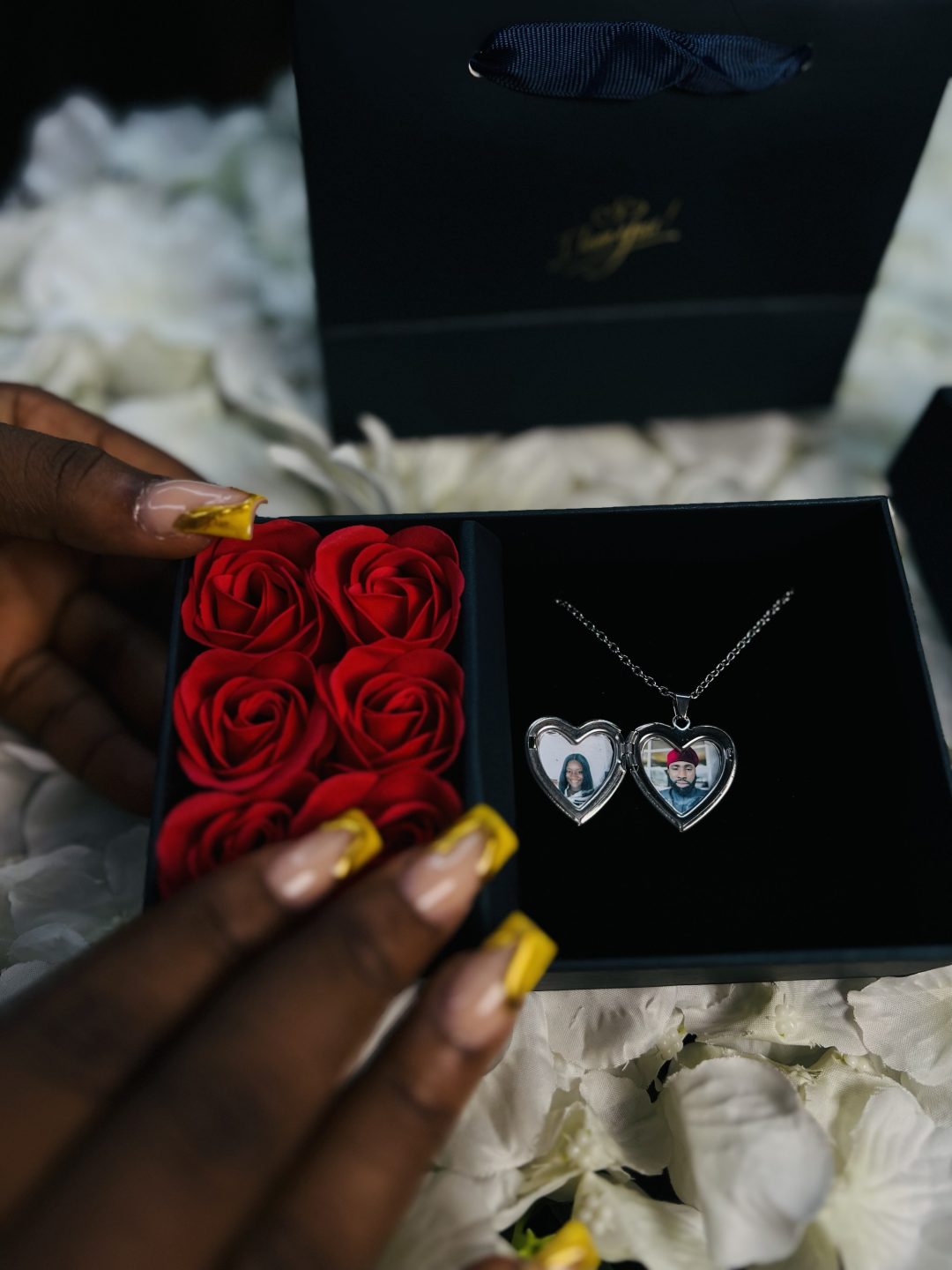Silver heart shaped locket with paper box - Image 5