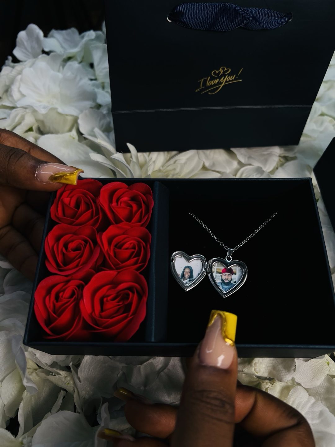 Silver heart shaped locket with paper box - Image 4