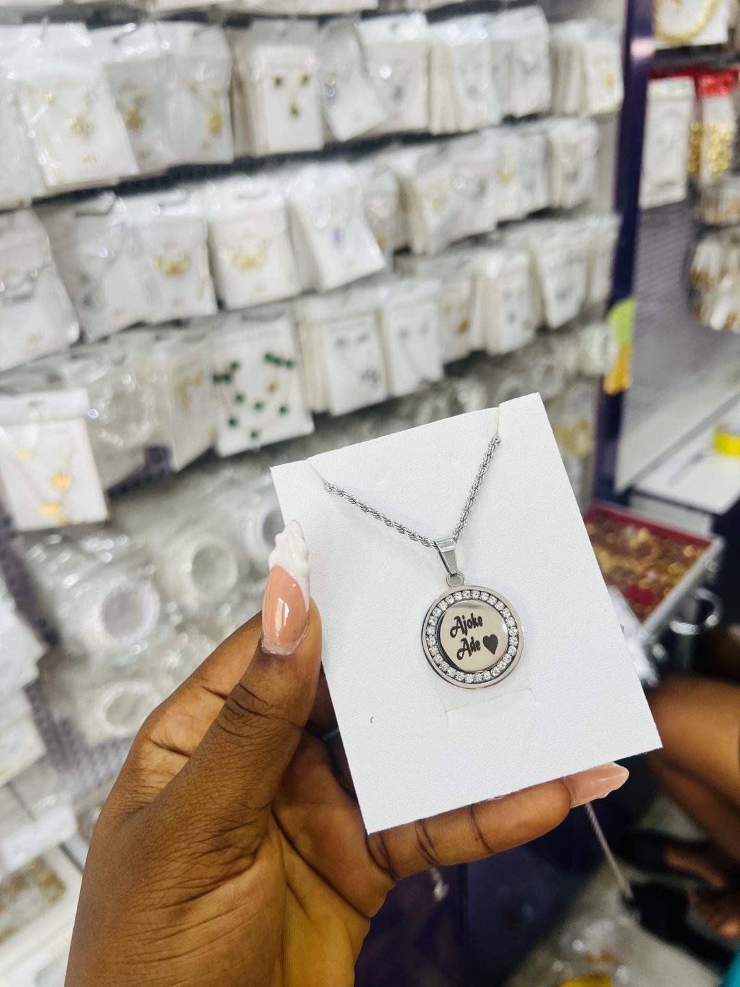 Stoned round engraved necklace