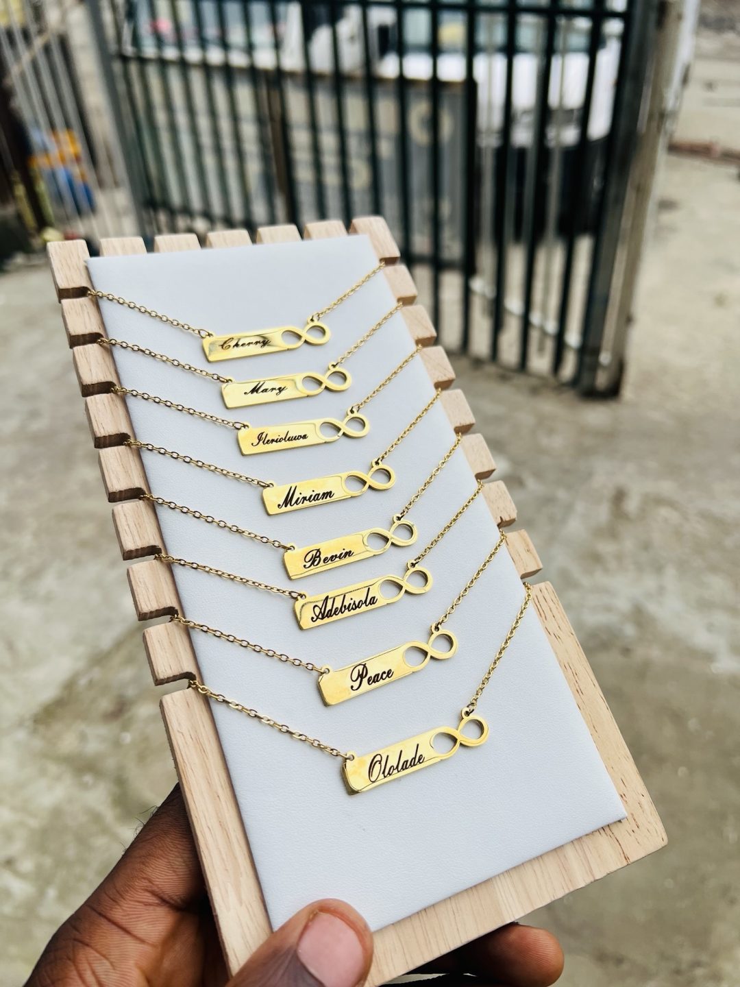 Engraved gold infinity necklace - Image 5