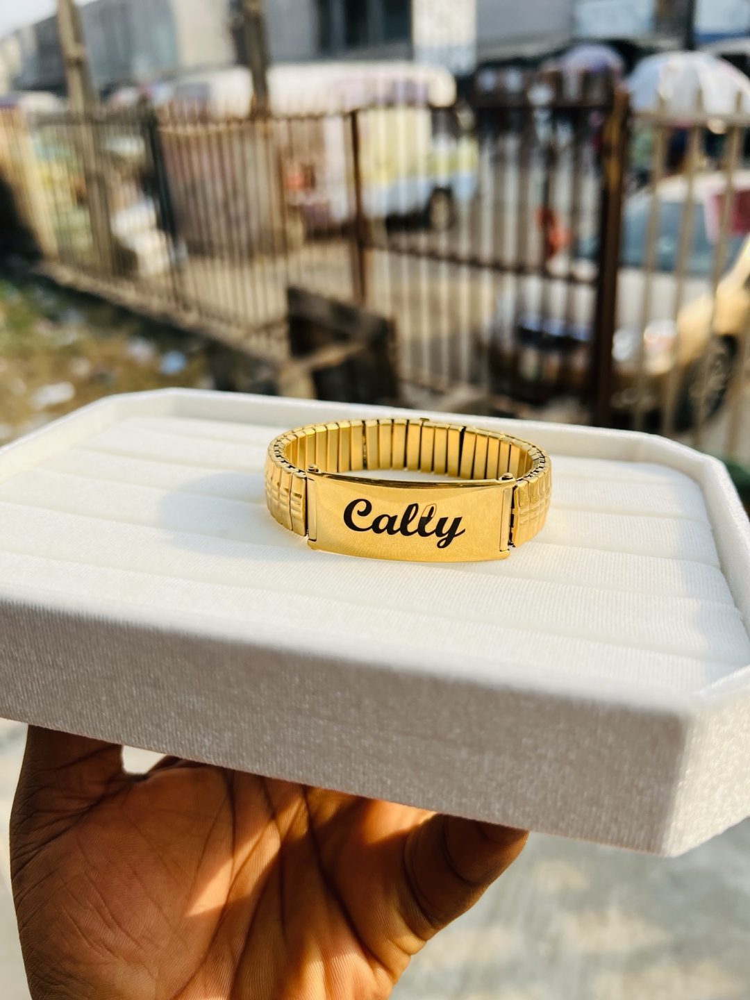 Gold stretchy bracelet - Image 2