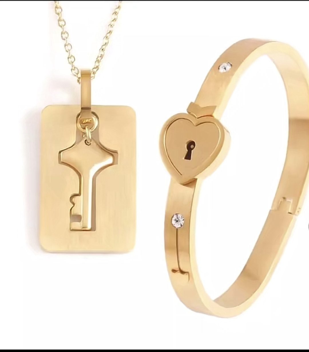 Couples lock and key gold set