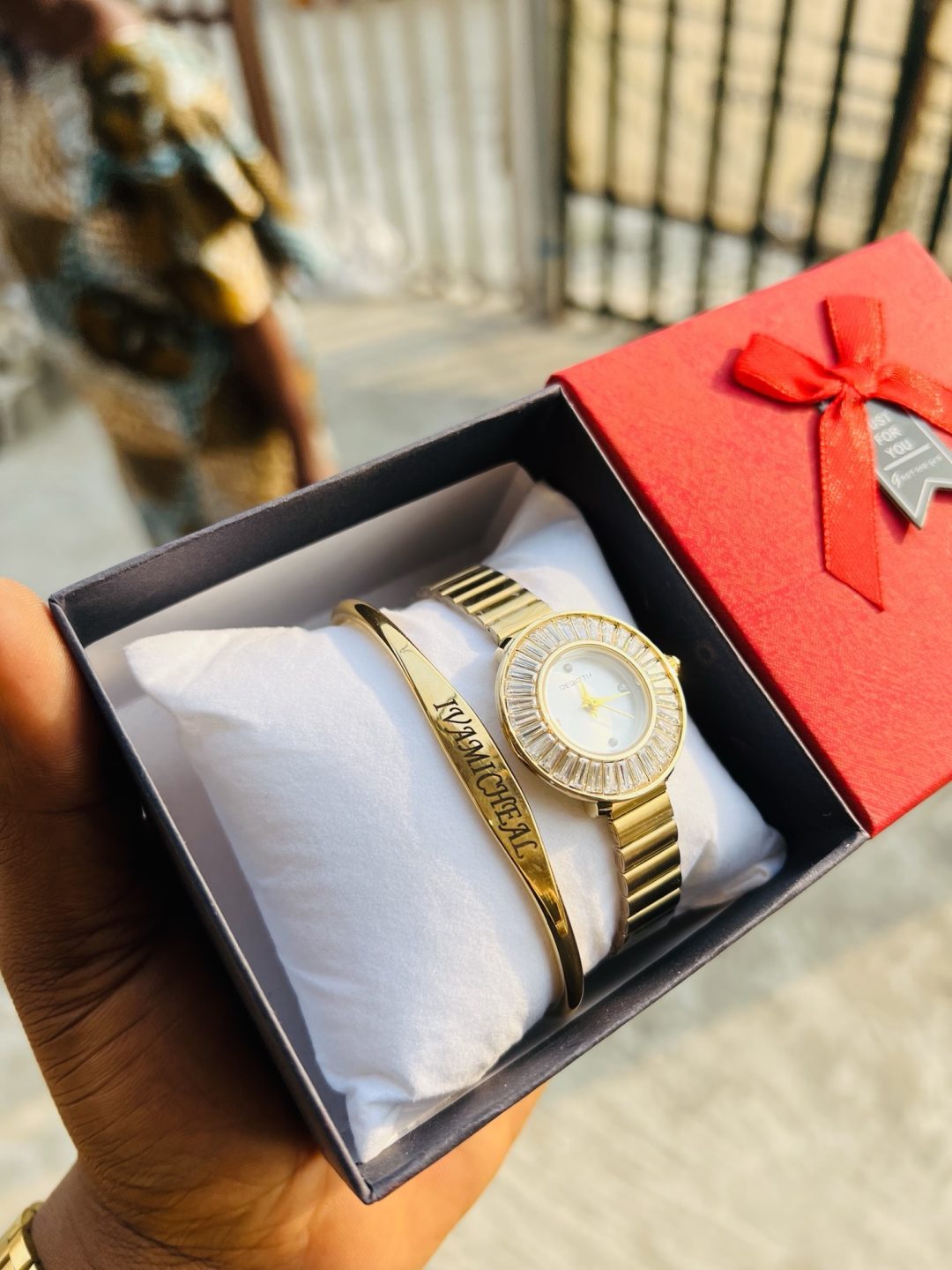 Circle face rebirth watch and bracelet with box - Image 2