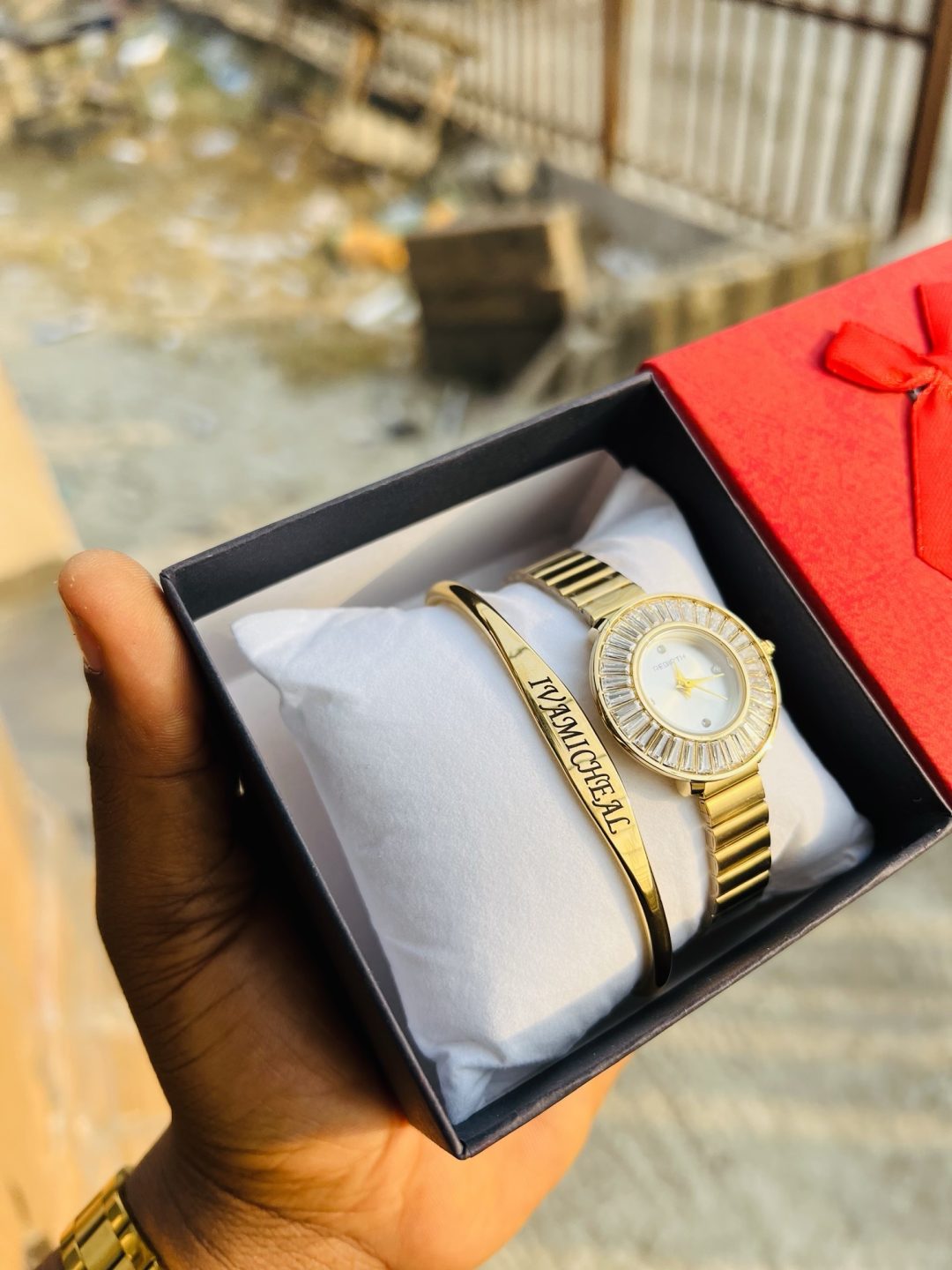 Circle face rebirth watch and bracelet with box - Image 3