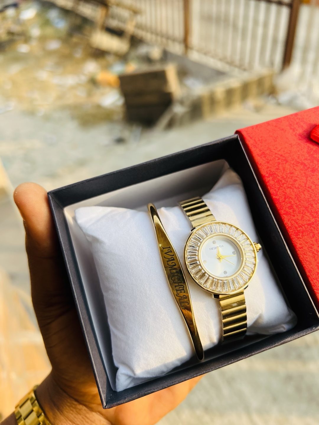 Circle face rebirth watch and bracelet with box