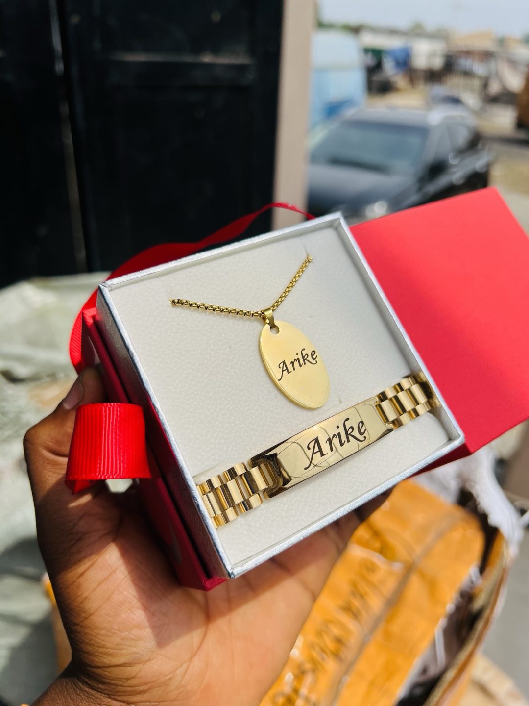 Oval necklace and bracelet with love box