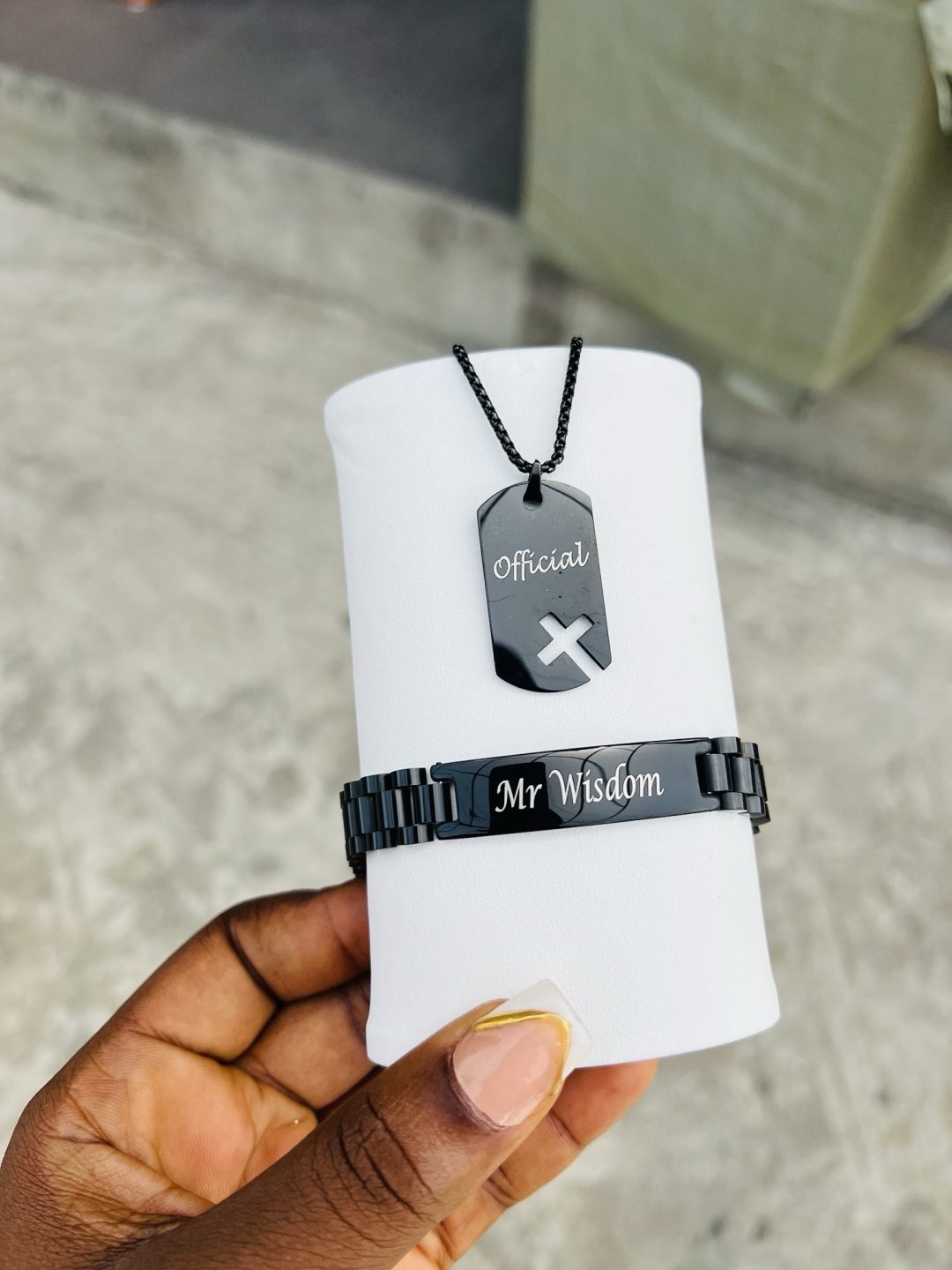 Criss cross engraved black combo