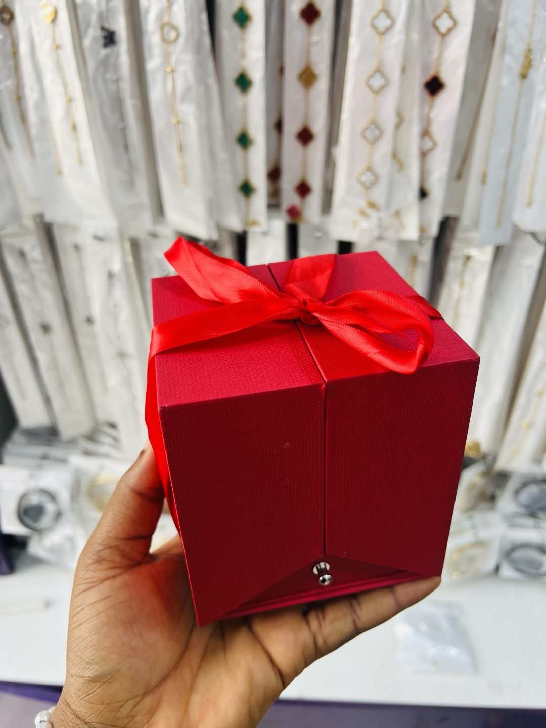 Red mystery acrylic gift rose box - Image 5