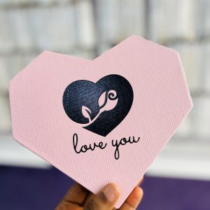 Romantic pearl heart shaped rose box
