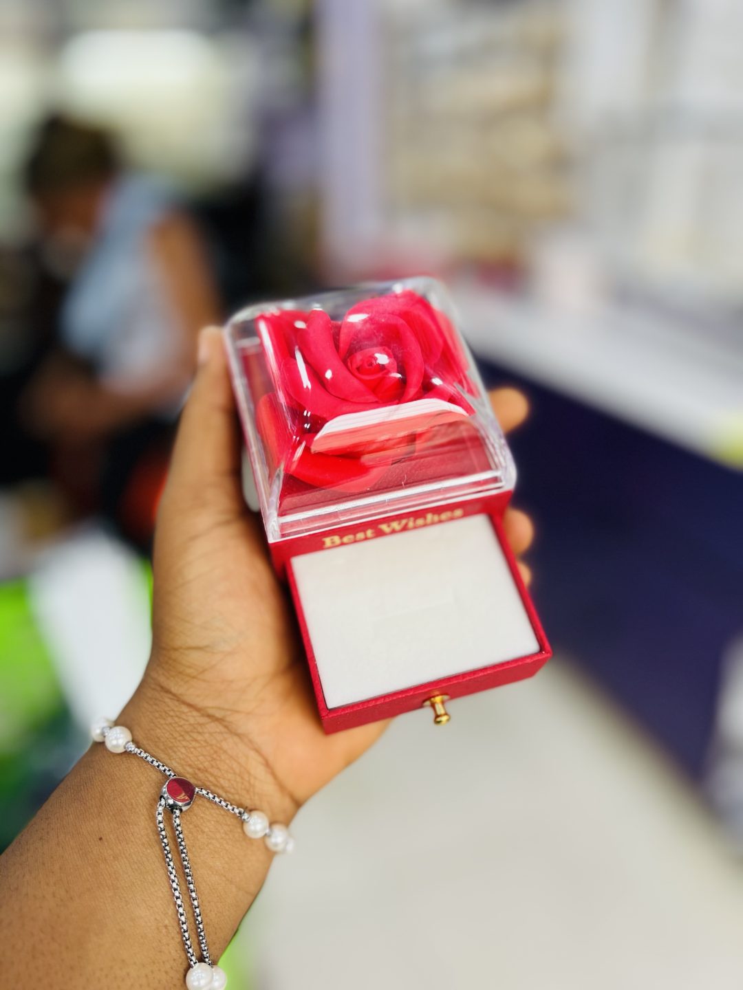 Red mink gift rose box - Image 4