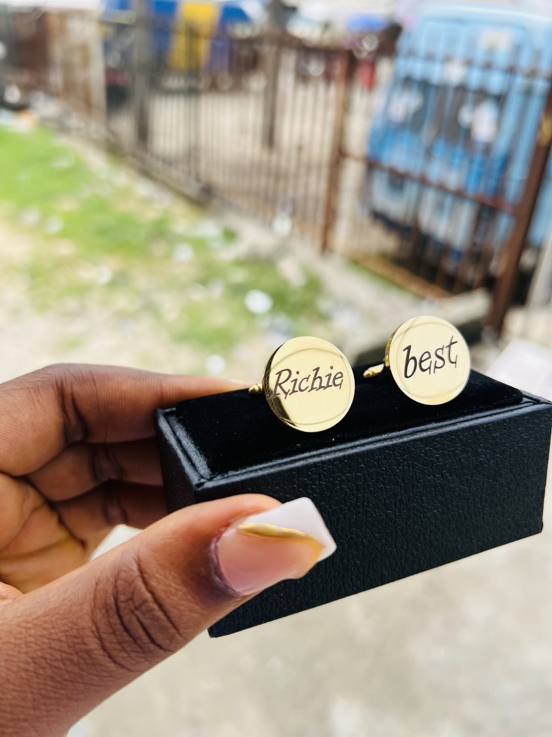 Circle engraved gold cufflinks - Image 4