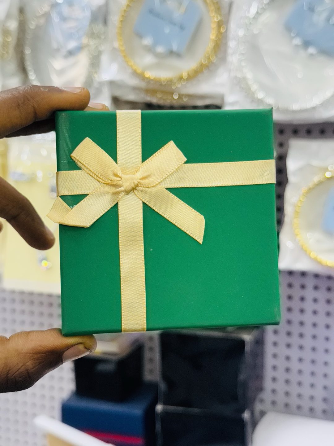 Mini necklace green paper box - Image 4