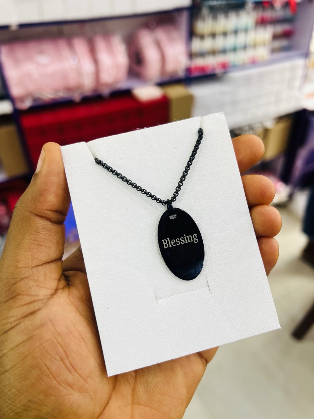 Black oval engraved necklace - Image 3