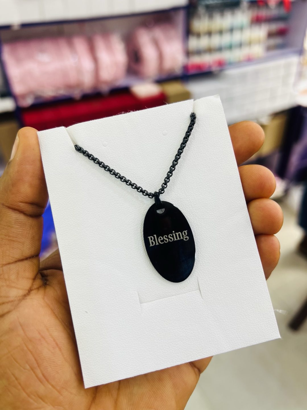 Black oval engraved necklace - Image 2