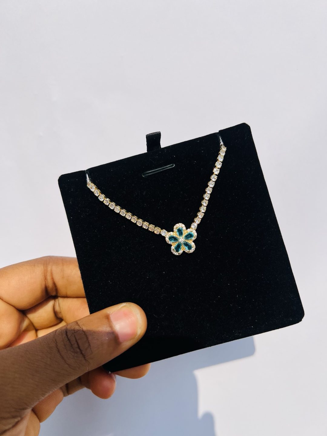 Sea Blue flowered Cz necklace (gold)