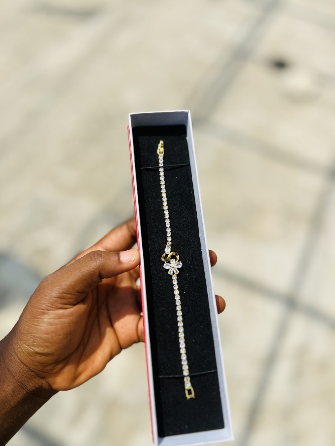 White double flowered Cz bracelet (gold)