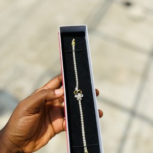 White double flowered Cz bracelet (gold)