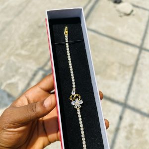 White double flowered Cz bracelet (gold)