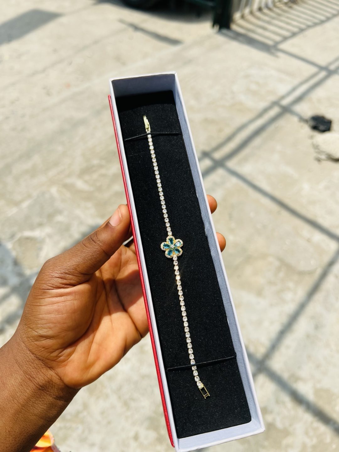 Turquoise blue Flowered Cz bracelet (gold)