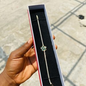 Turquoise blue Flowered Cz bracelet (gold)