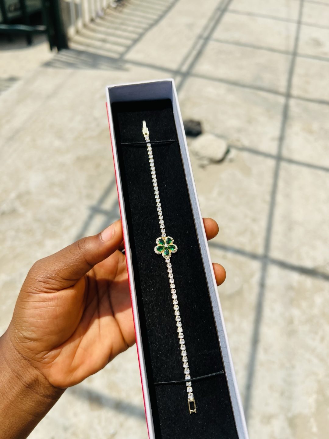 Green flowered Cz bracelet (gold)