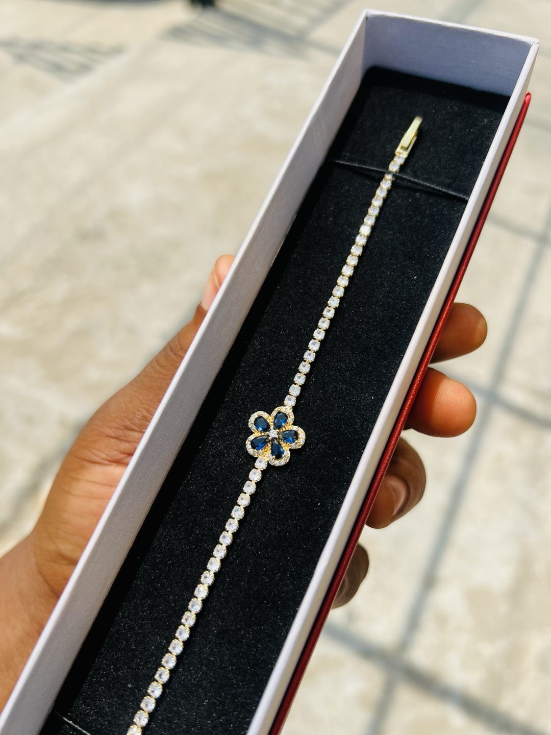 Deep blue flowered Cz bracelet (gold) - Image 3