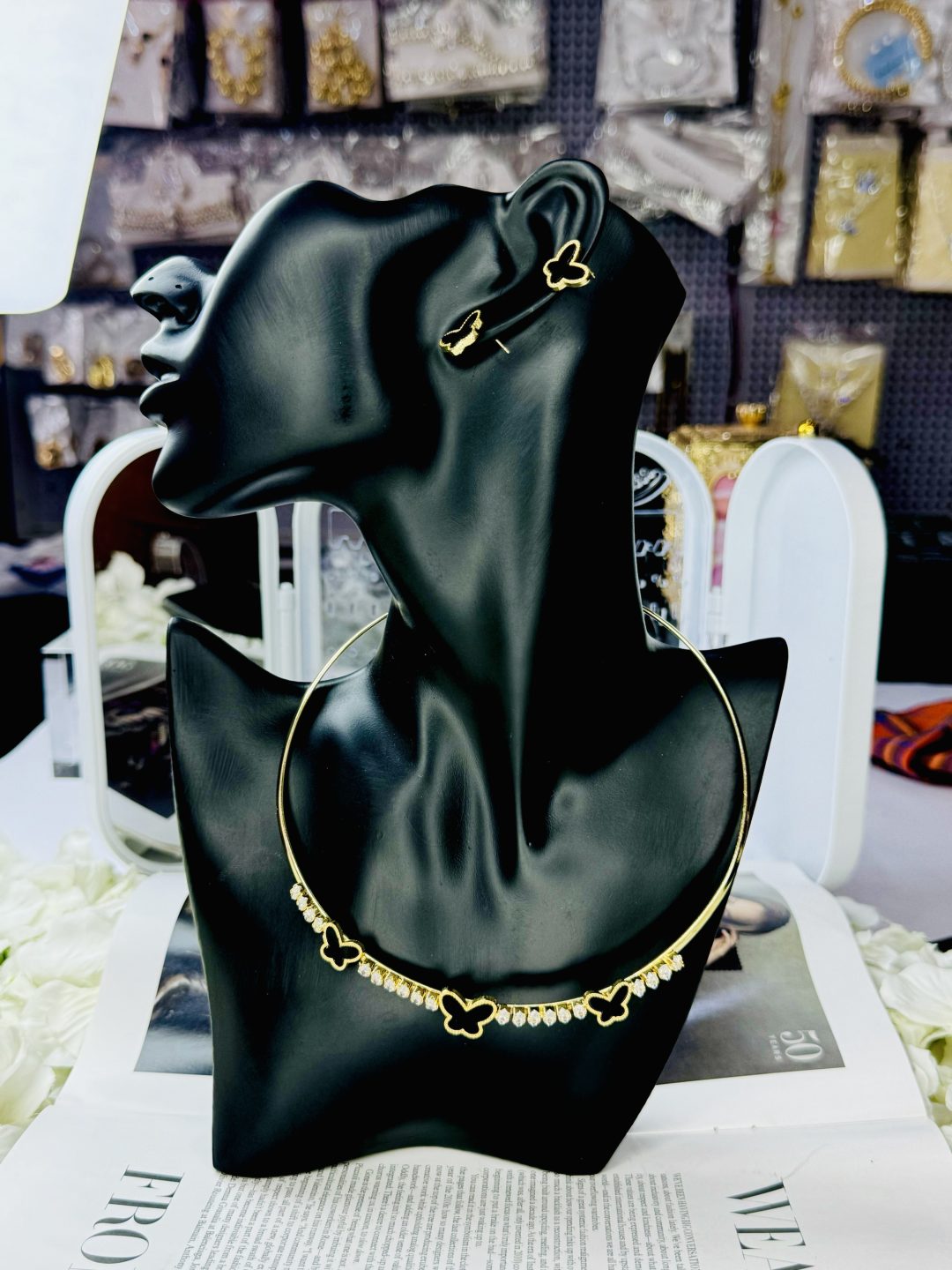MD BUTTER FLY GOLD CHORD SET