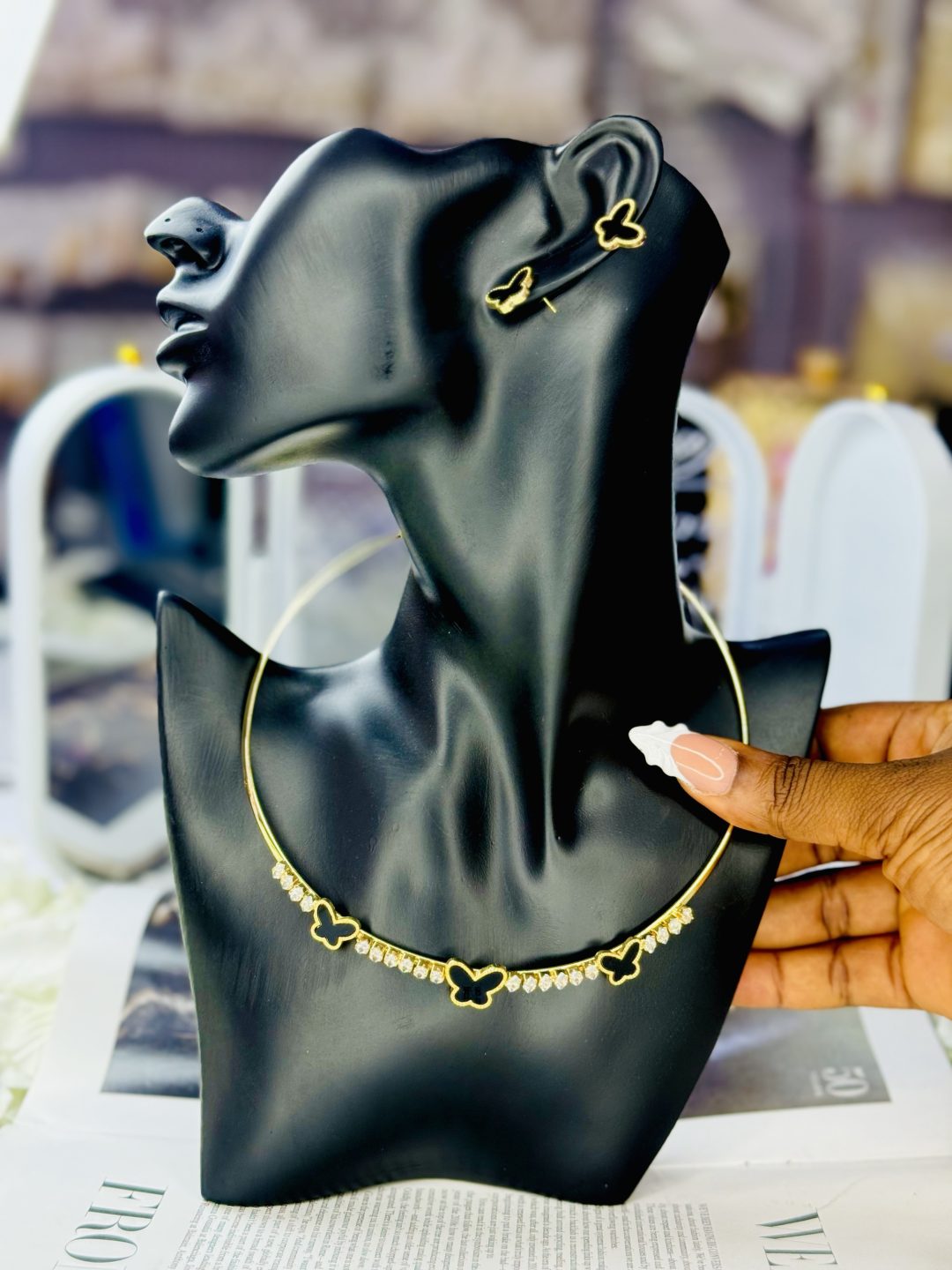 MD BUTTER FLY GOLD CHORD SET - Image 4