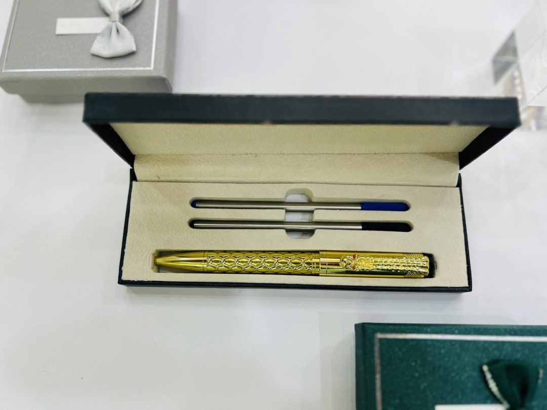 Dragon refillable pen - Image 2