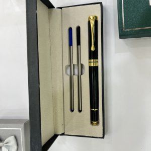 Plain circle black