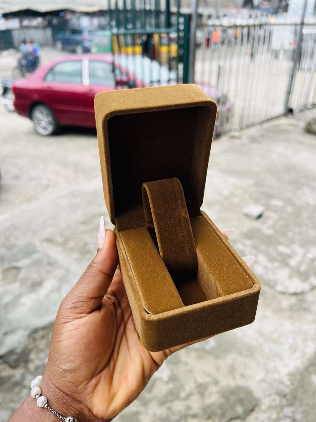 Brown suede watch / bracelet box - Image 4