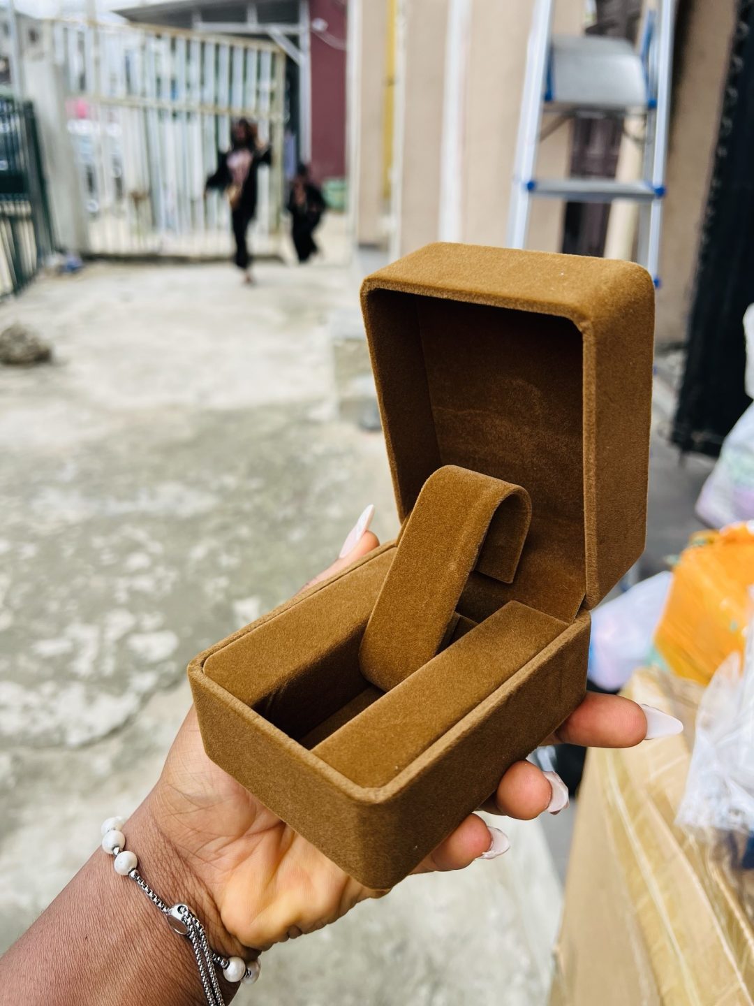 Brown suede watch / bracelet box - Image 3