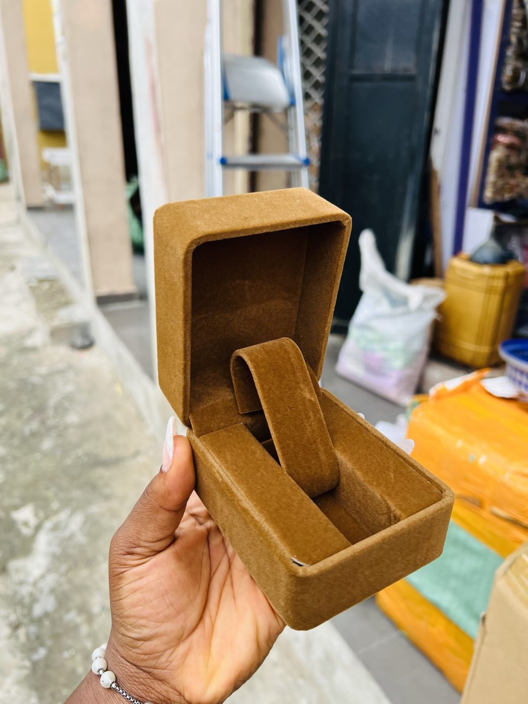 Brown suede watch / bracelet box