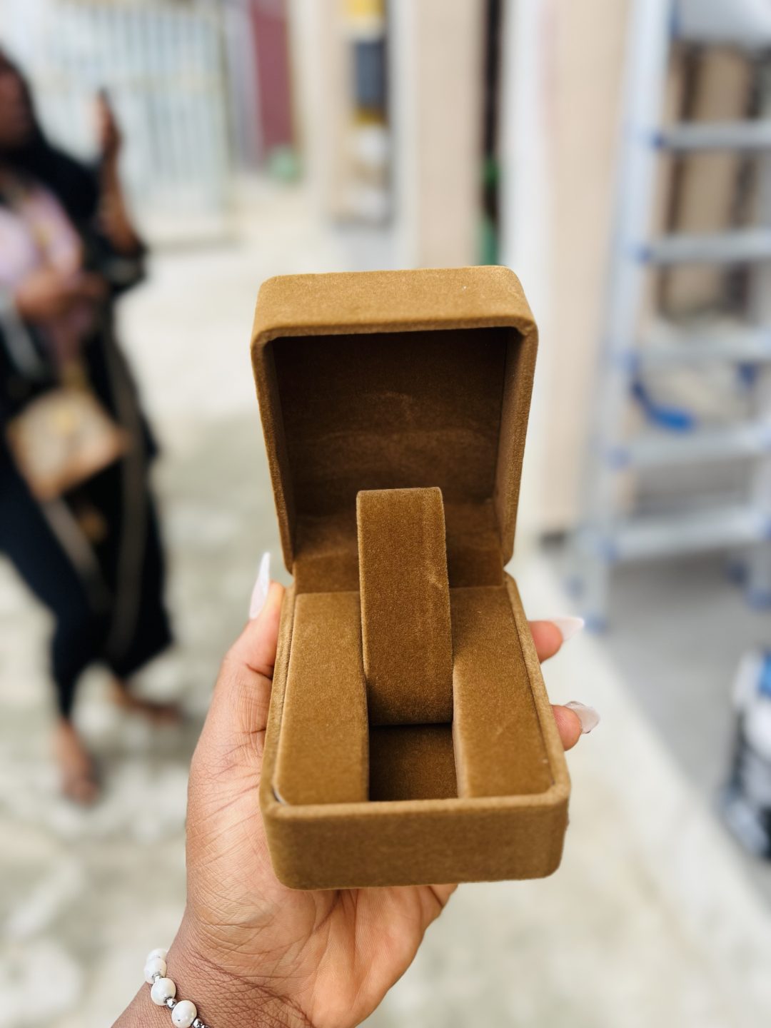 Brown suede watch / bracelet box - Image 5
