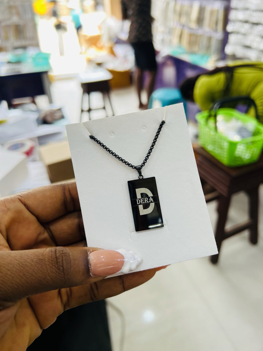 Engraved letter necklace - Image 3