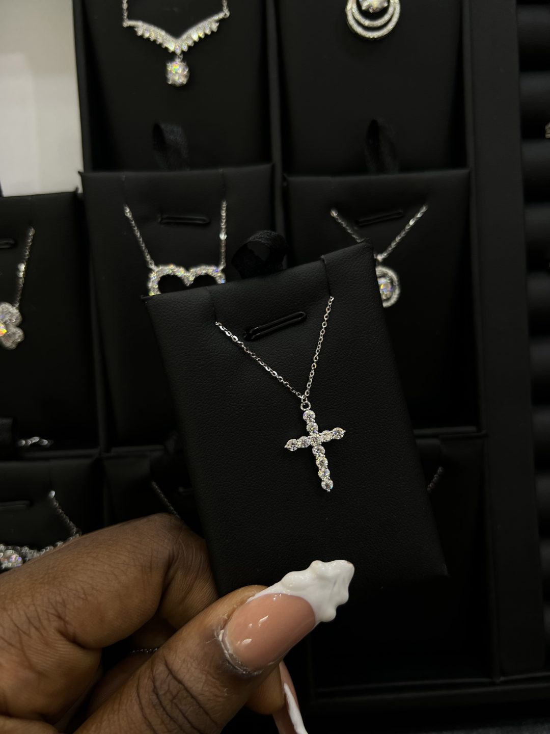 Cross moissanite necklace - Image 3