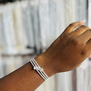 Fashion 3 stone silver spiral bangle