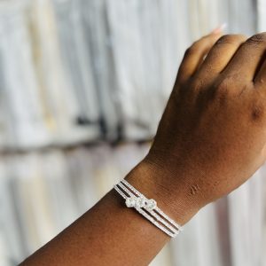 Fashion 3 stone silver spiral bangle
