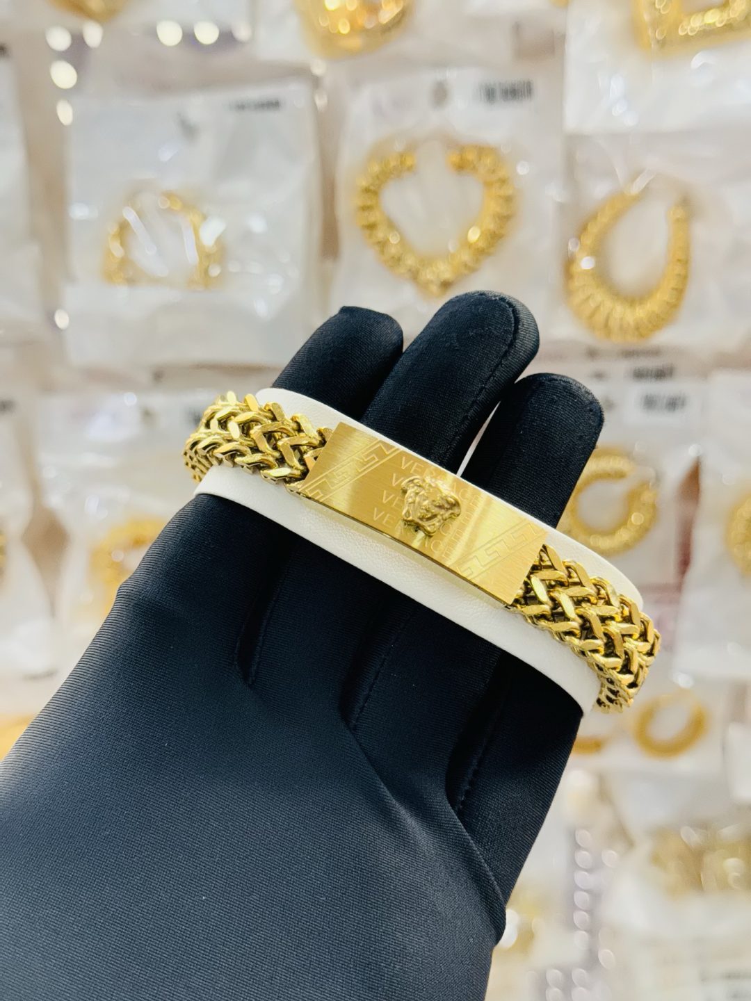 GUCCI STATEMENT GOLD BRACELET 002