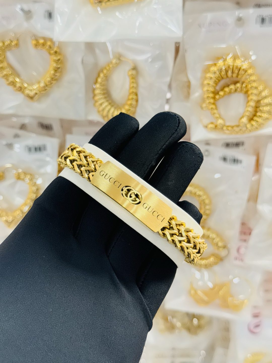 Gucci statement male gold bracelet 001